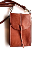 Nash Accordion Phone Pocket